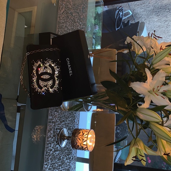 Chanel Clutch - Picture 1 of 5